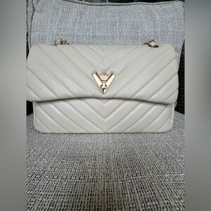 Elegant Cream Quilted Shoulder Bag